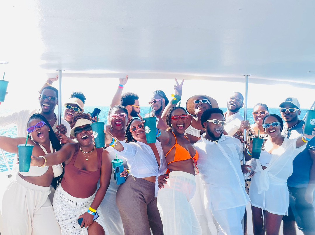 Loose Cannon Boat Charters and Tours-金斯敦必去景点