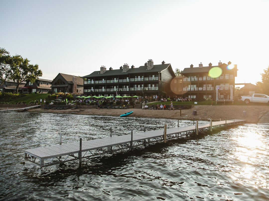 Quarterdeck Resort主图