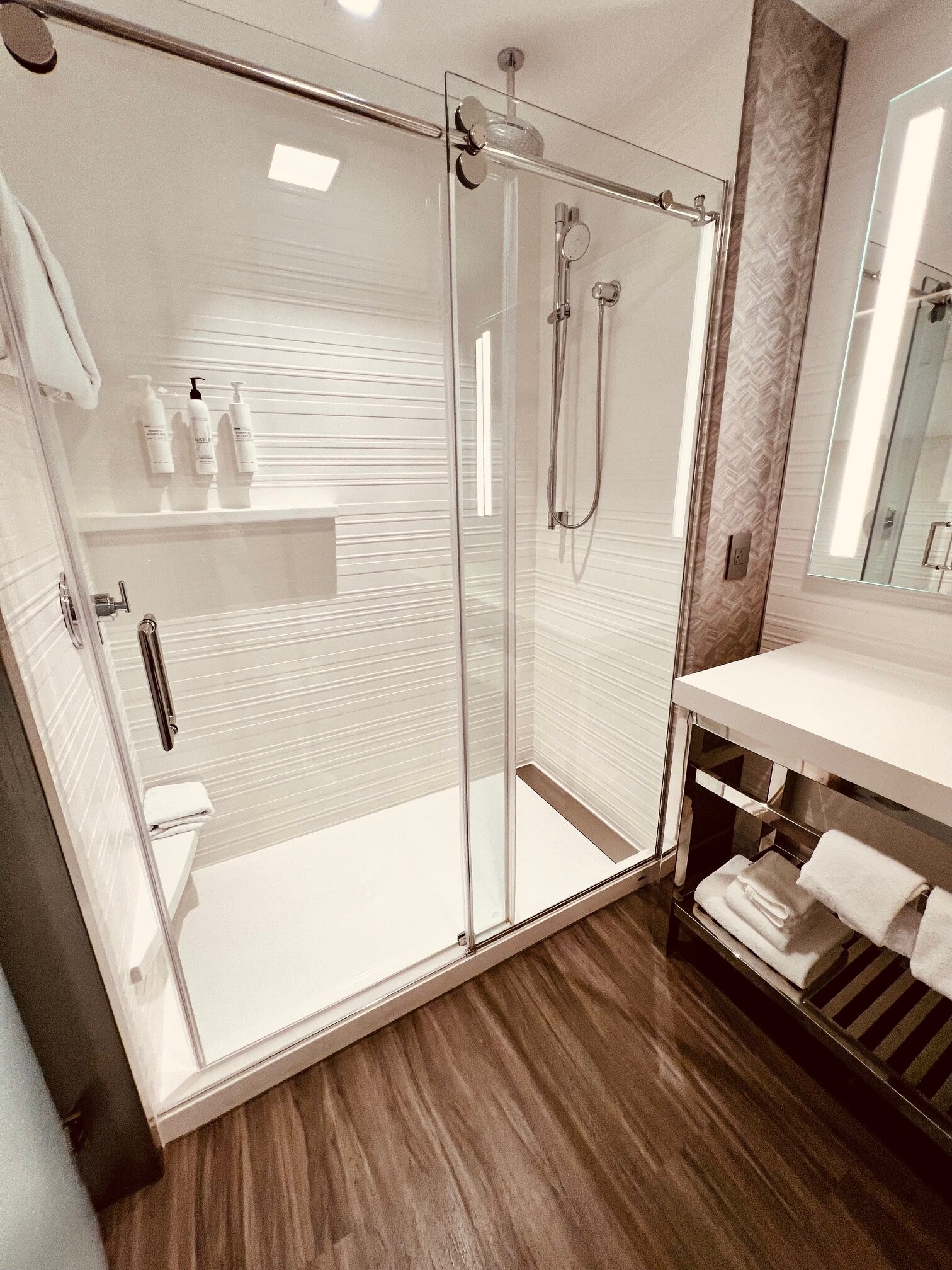 AC Hotel Portsmouth Downtown/Waterfront-浴室