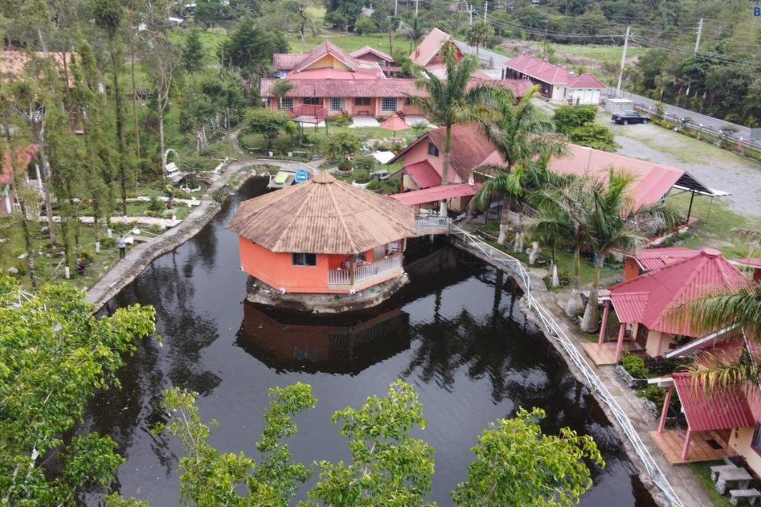 Cabanas Mountain River Lake Inn