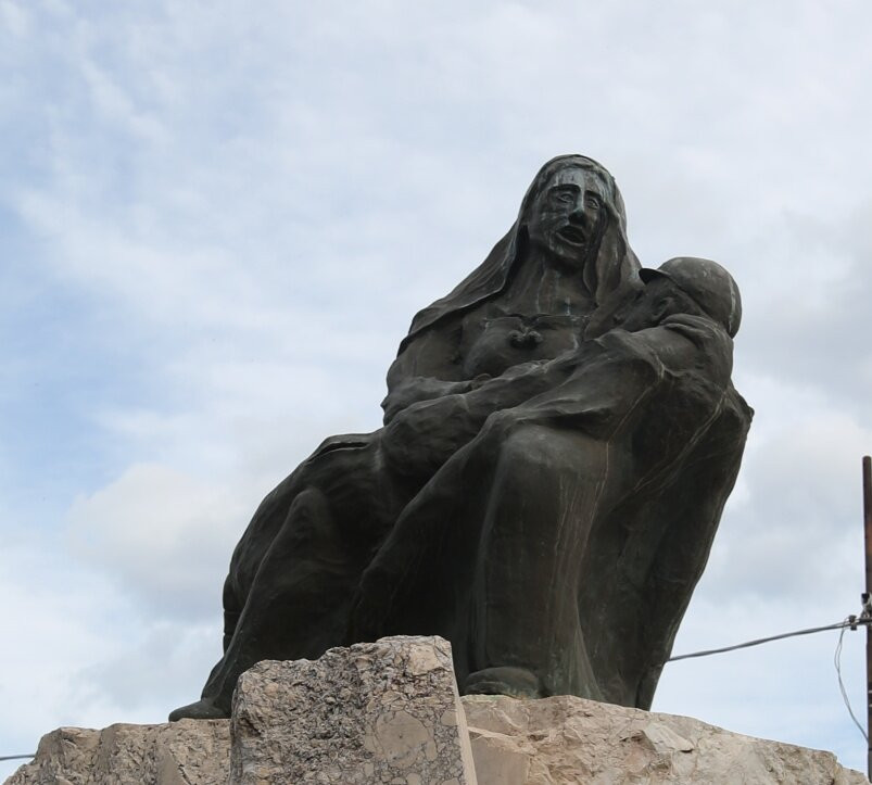 Monumento Ai Caduti-奥罗塞必去景点