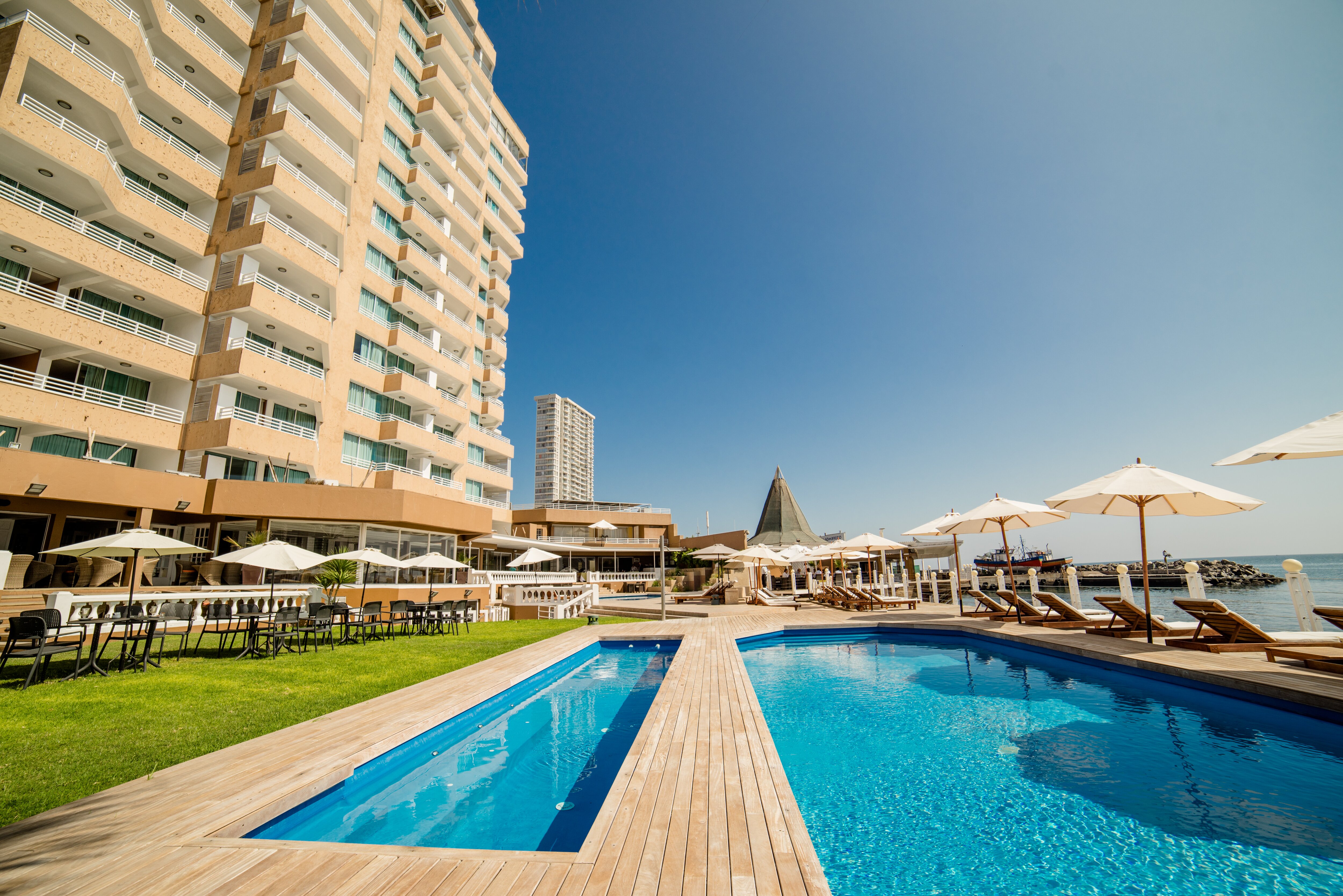 Hotel Terrado Suites Iquique-泳池