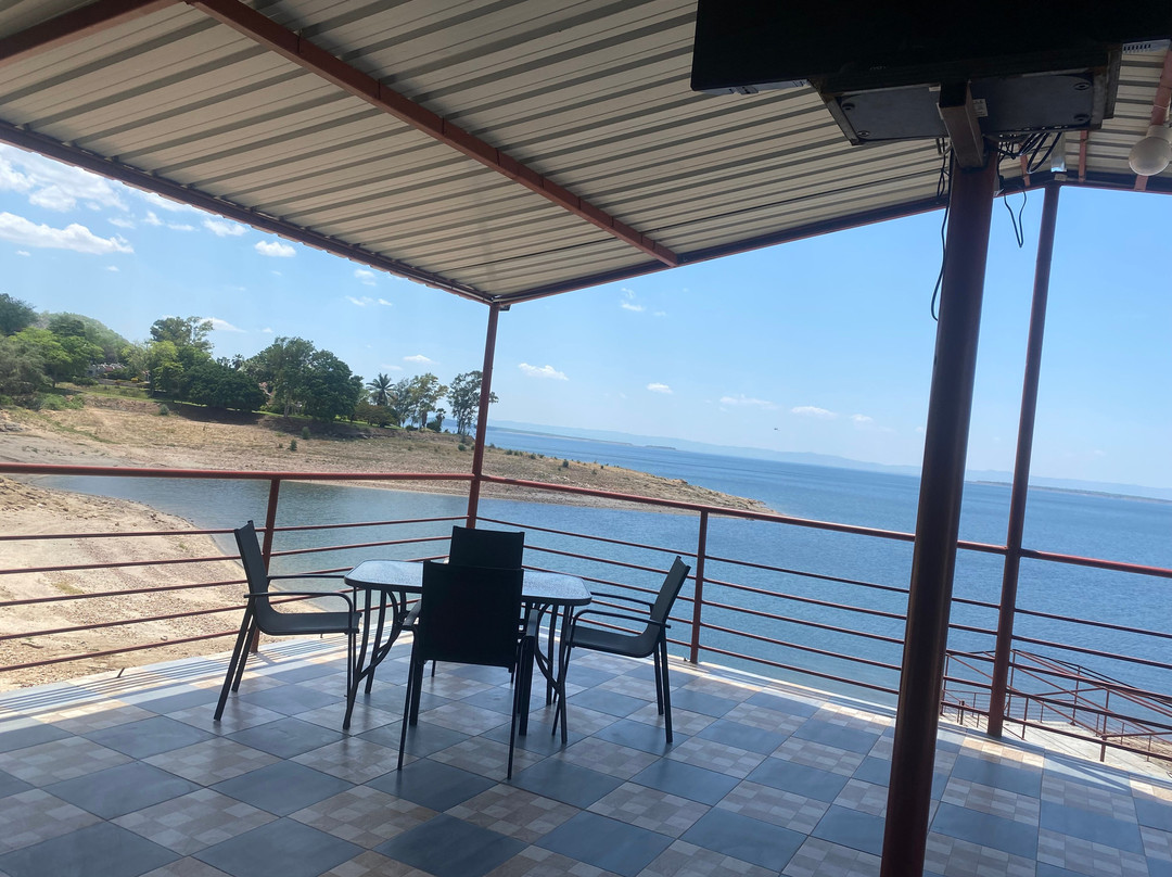 Waterfront Resort Hotel主图