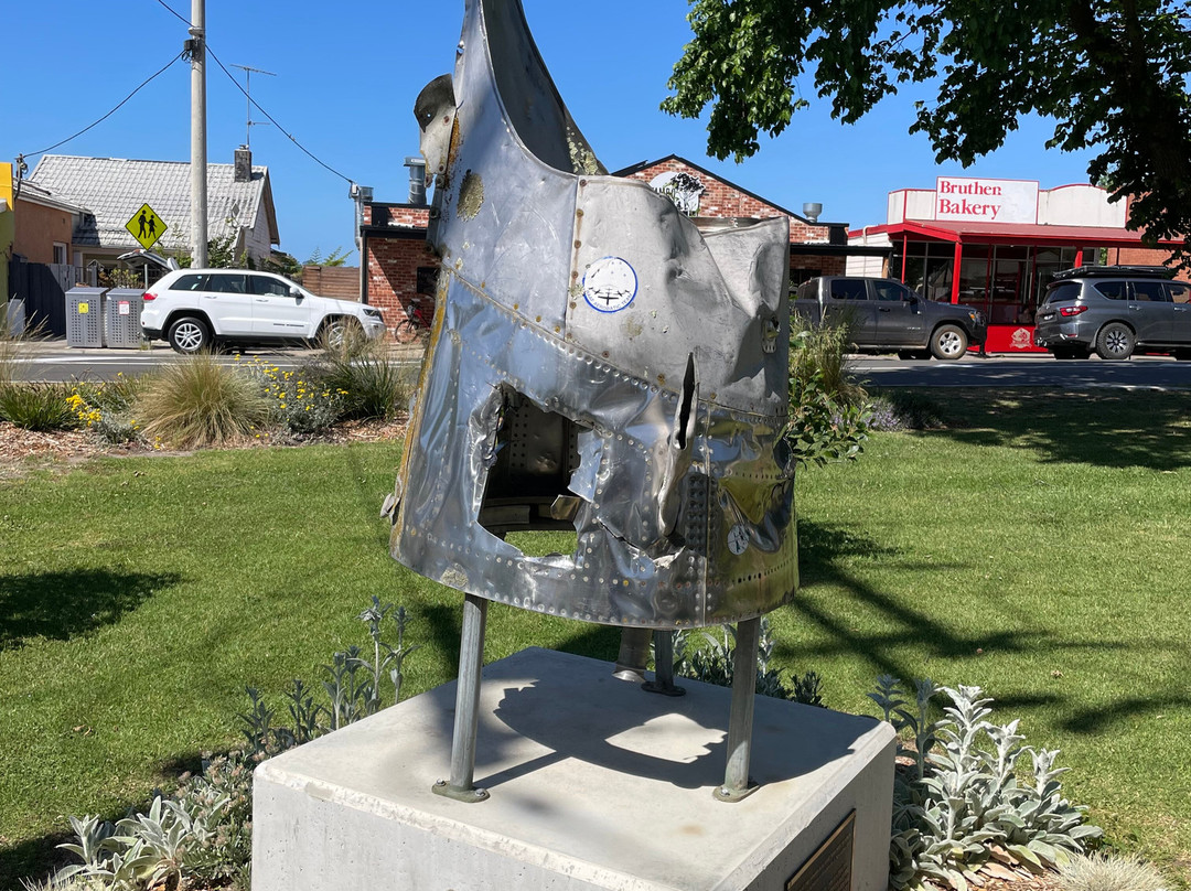 Sabre Jet Crash Memorial-Bruthen必去景点