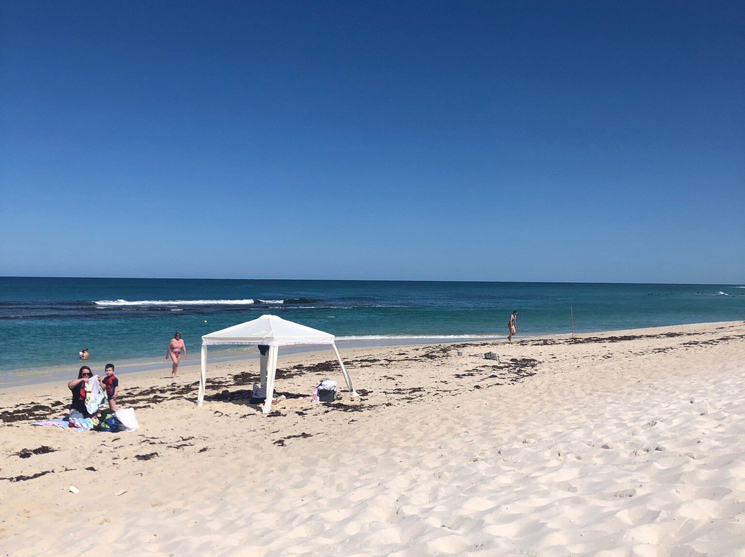 Yanchep Lagoon Beach景点图片