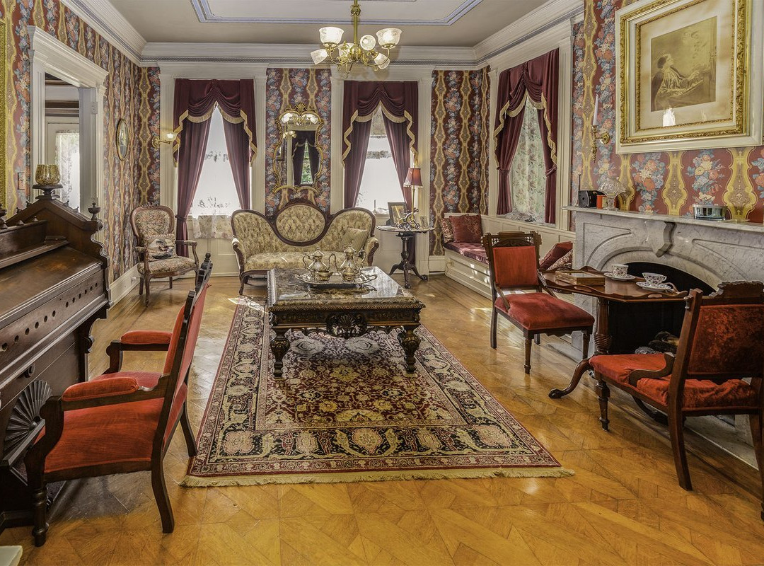 The Emig Mansion主图