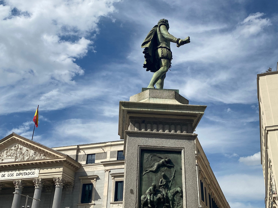Estatua de Miguel de Cervantes-马德里必去景点