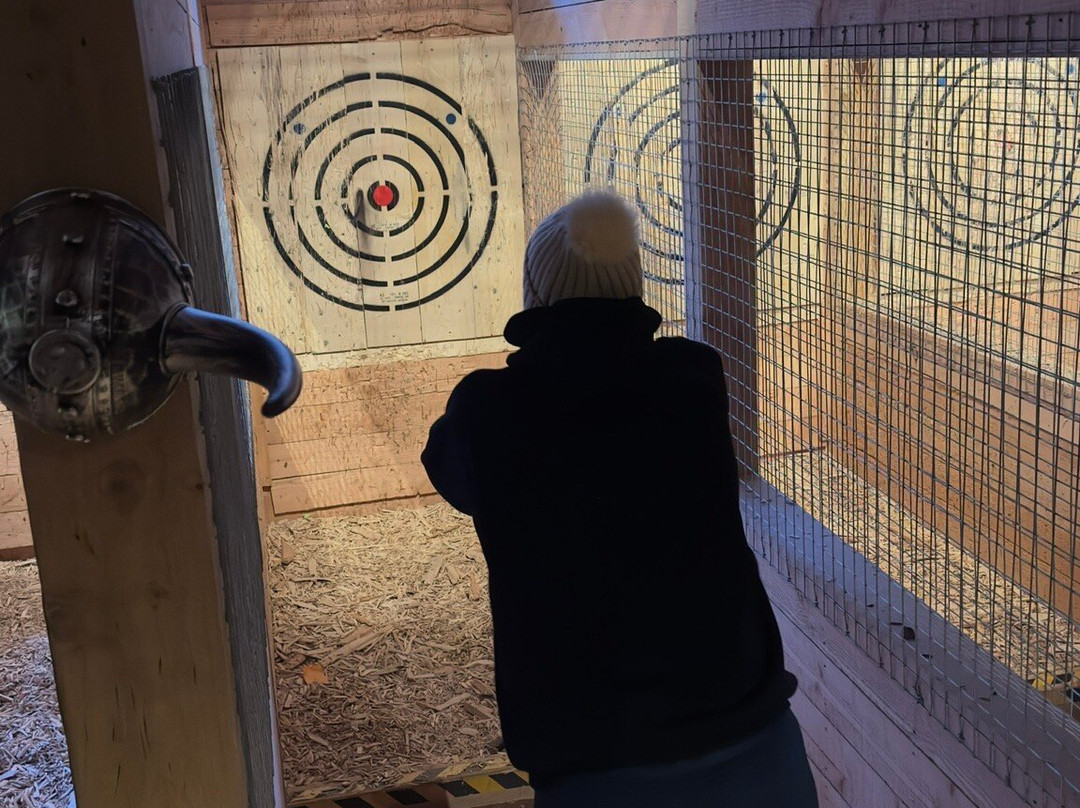 Axe Throwing At Playback景点图片