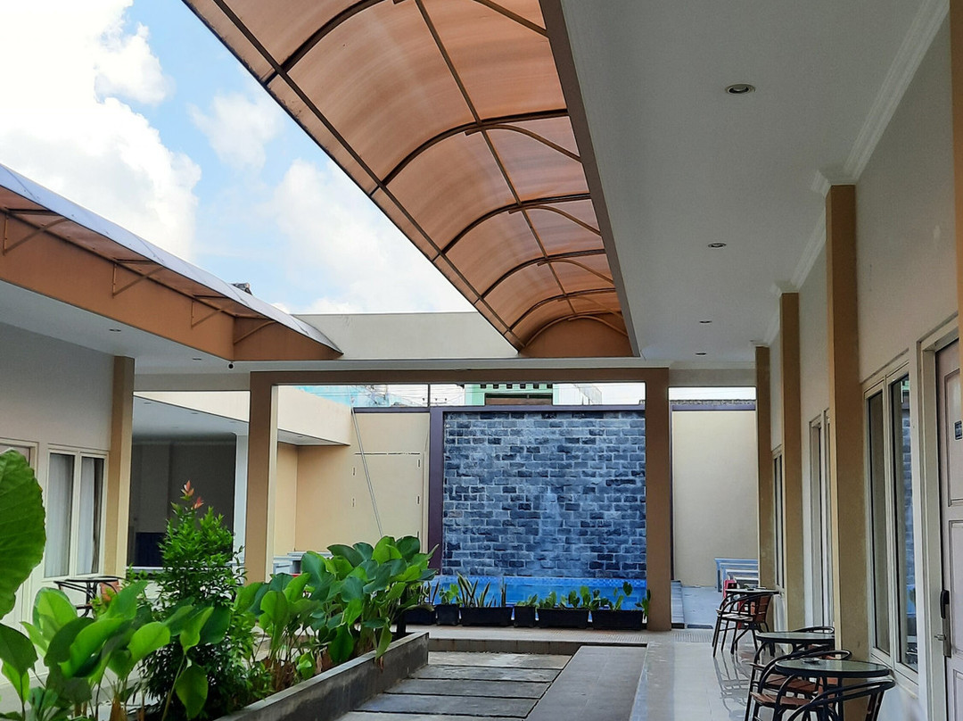 Capital O 91166 El Malik Hotel