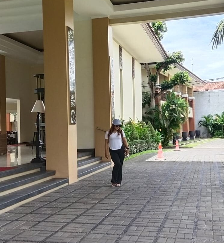 普里英达海滩酒店主图