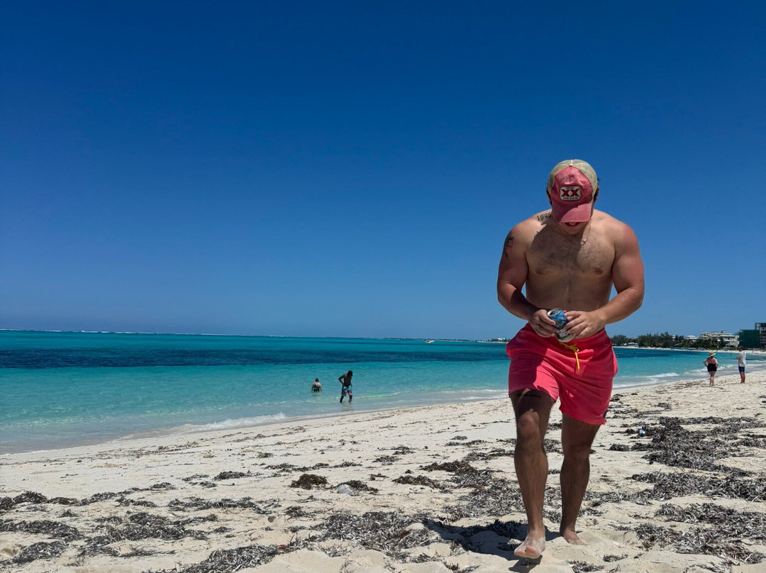 Leeward Beach-普罗维登西亚莱斯必去景点