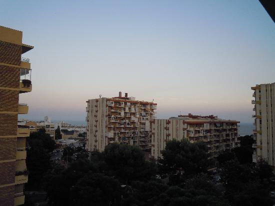 加蒙纳尔花园酒店主图