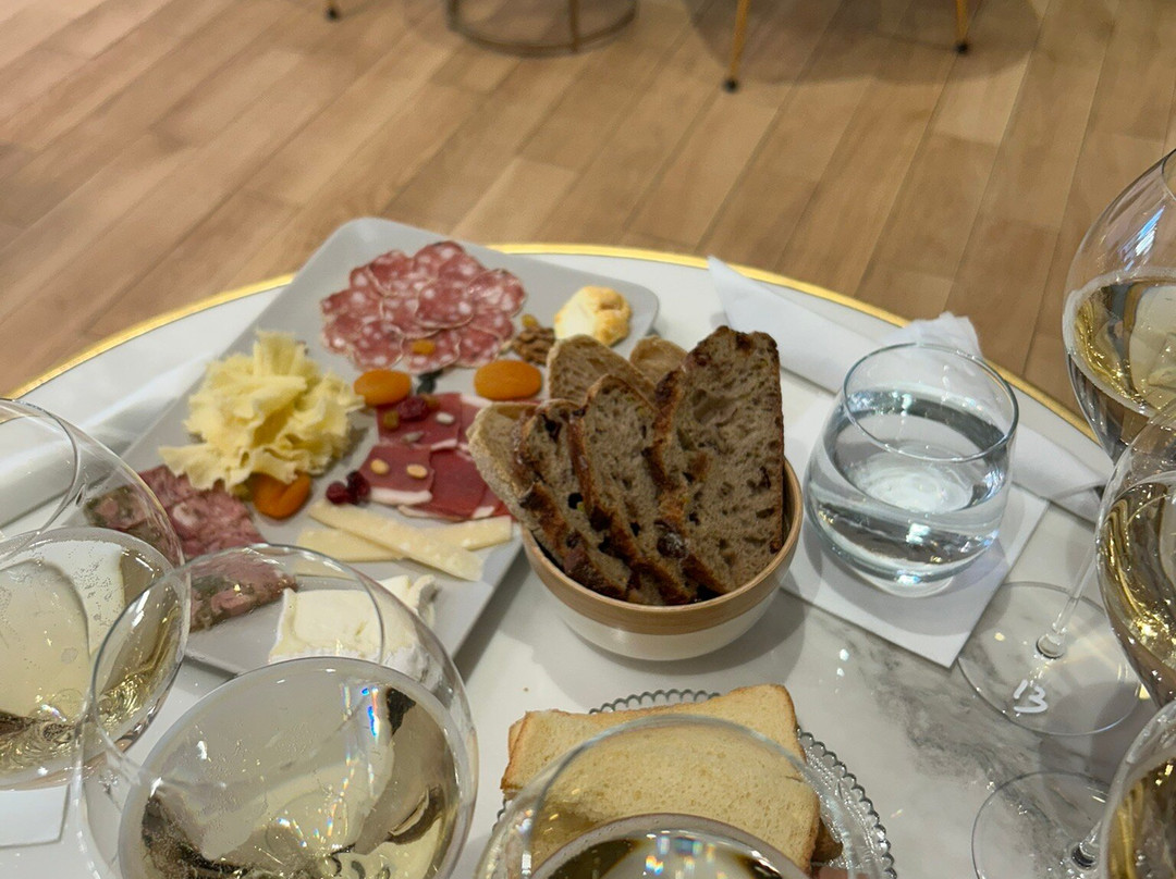 Champagne Pierre Mignon-埃佩尔内必去景点