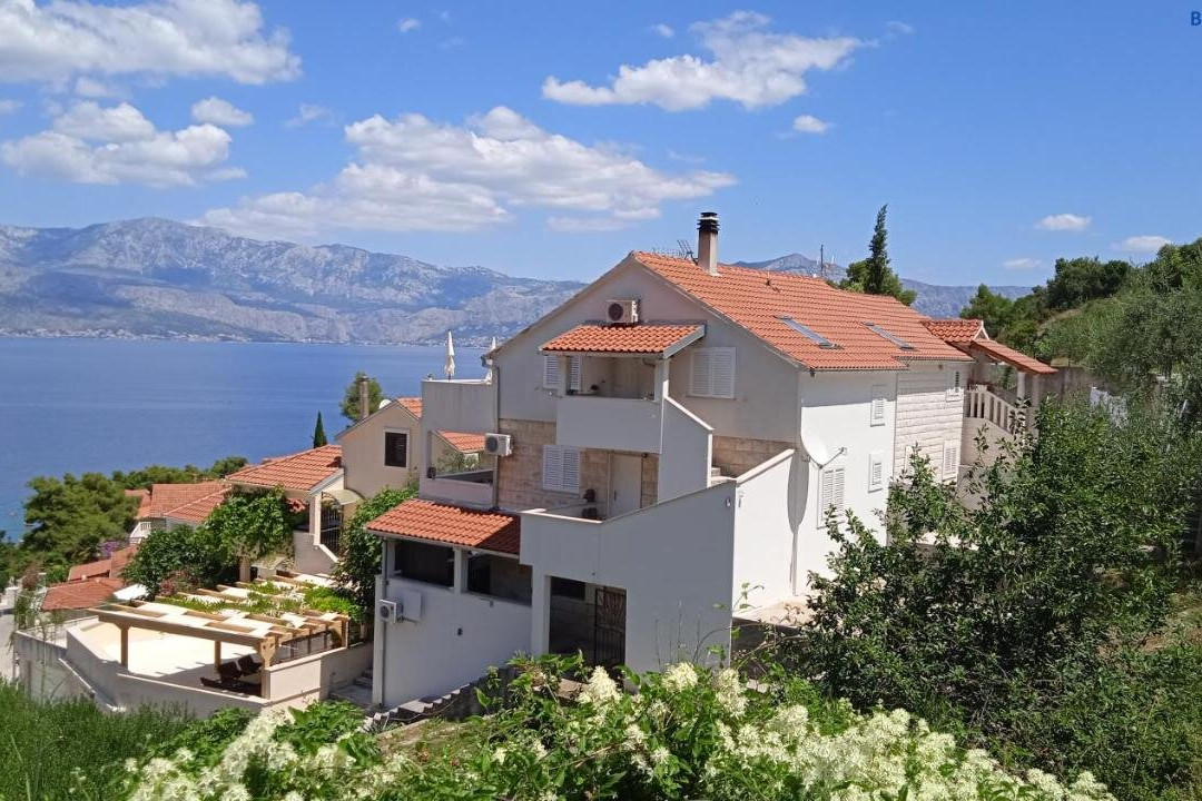 Apartments Postira Brač