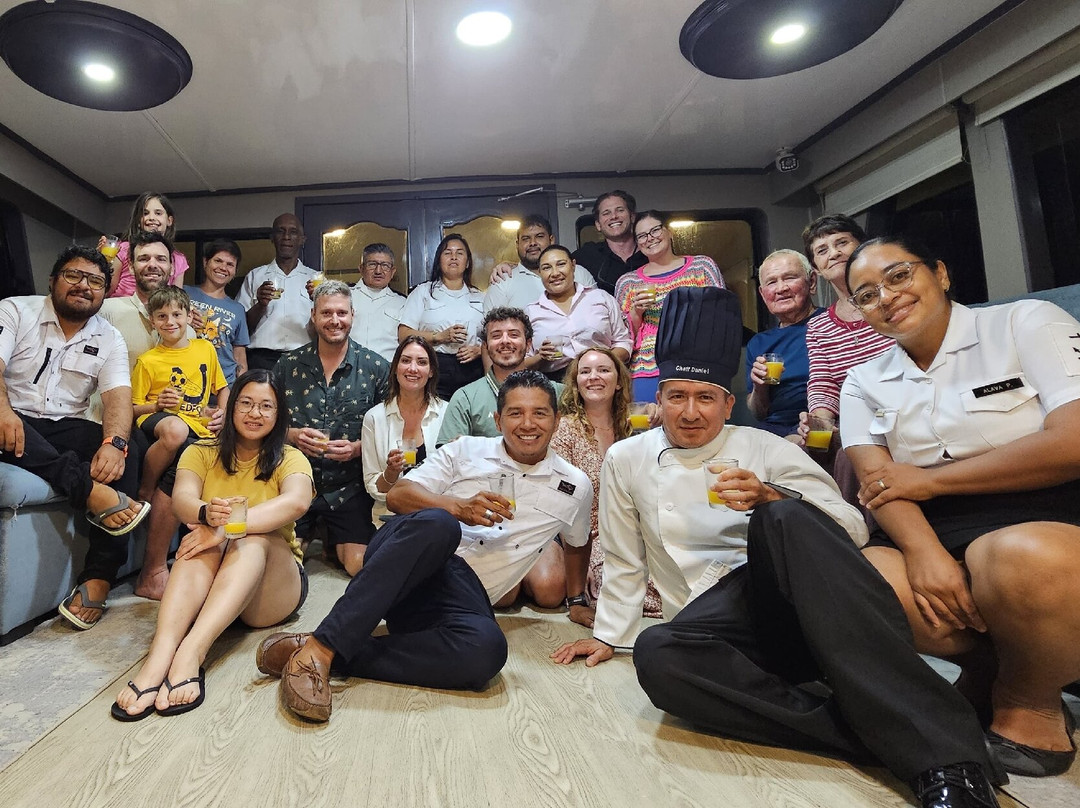 Monserrat Galapagos Cruises-阿约拉港必去景点