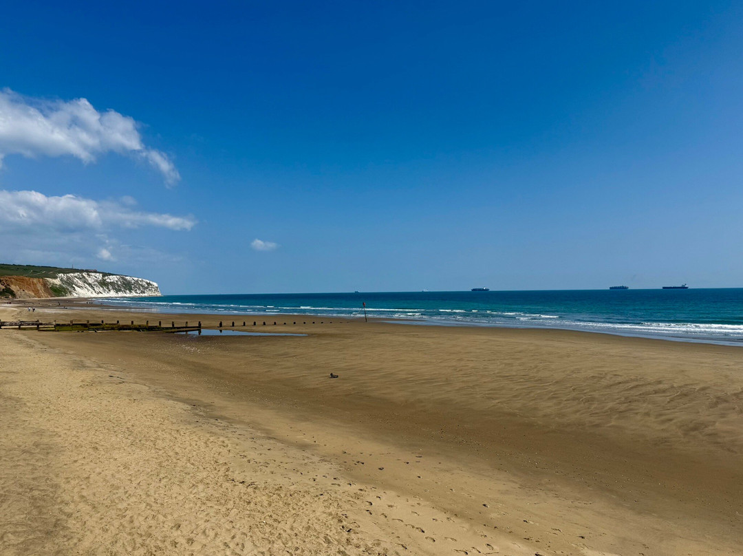 Yaverland Beach景点图片