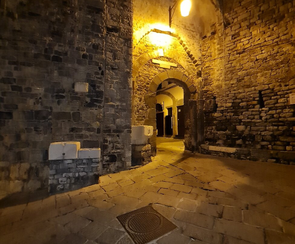 Porta del Borgo-韦内雷港必去景点