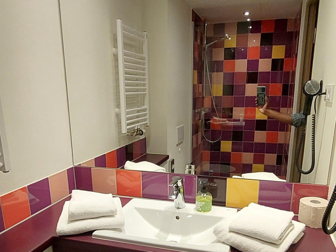 新天鹅堡探险家酒店主图