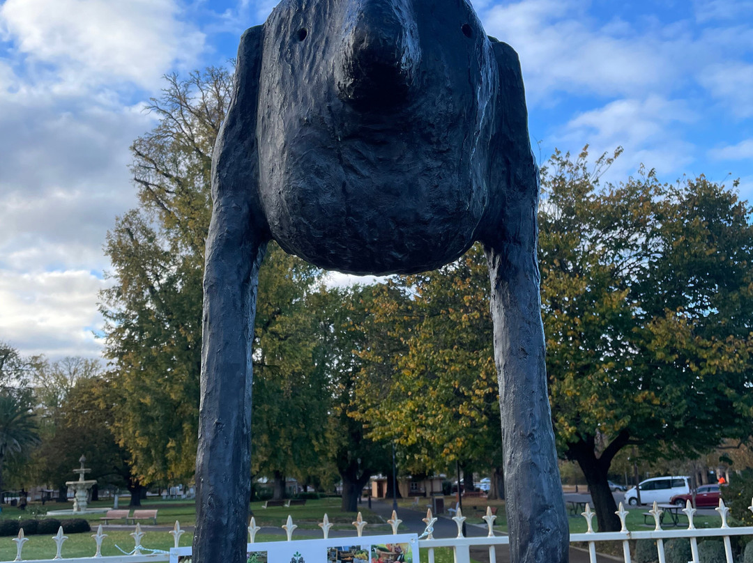Hold Your Head Up Sculpture景点图片