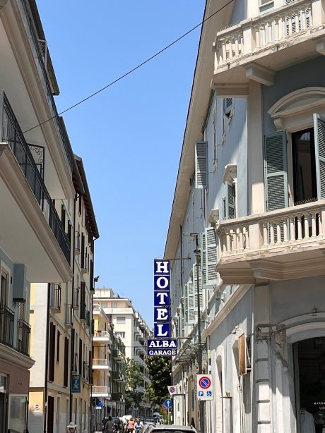 阿尔巴酒店-官方