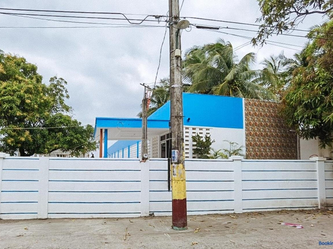 RedDoorz @ Don Martie Beach House Naic Cavite