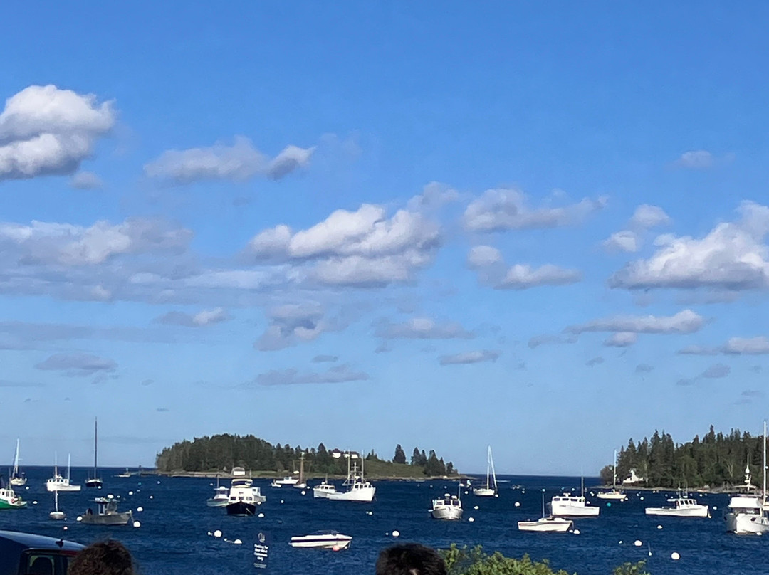 East Wind Inn & Suites主图