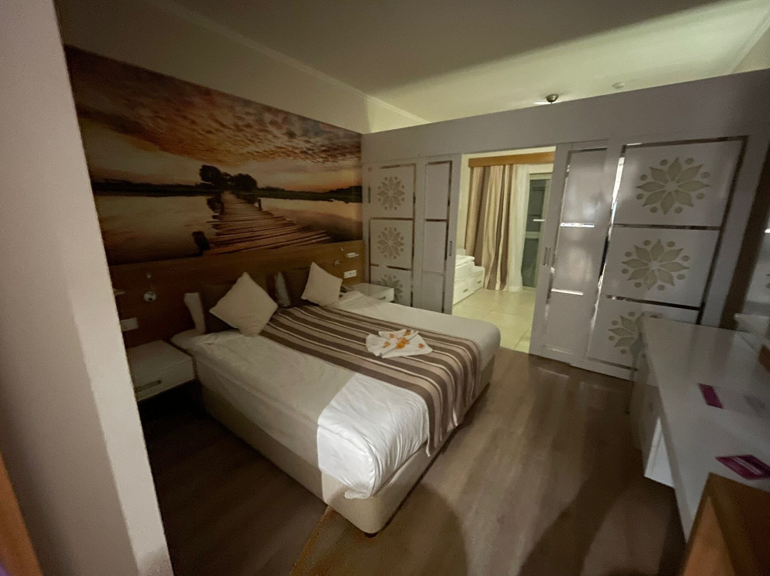 Holiday Village Turkey主图