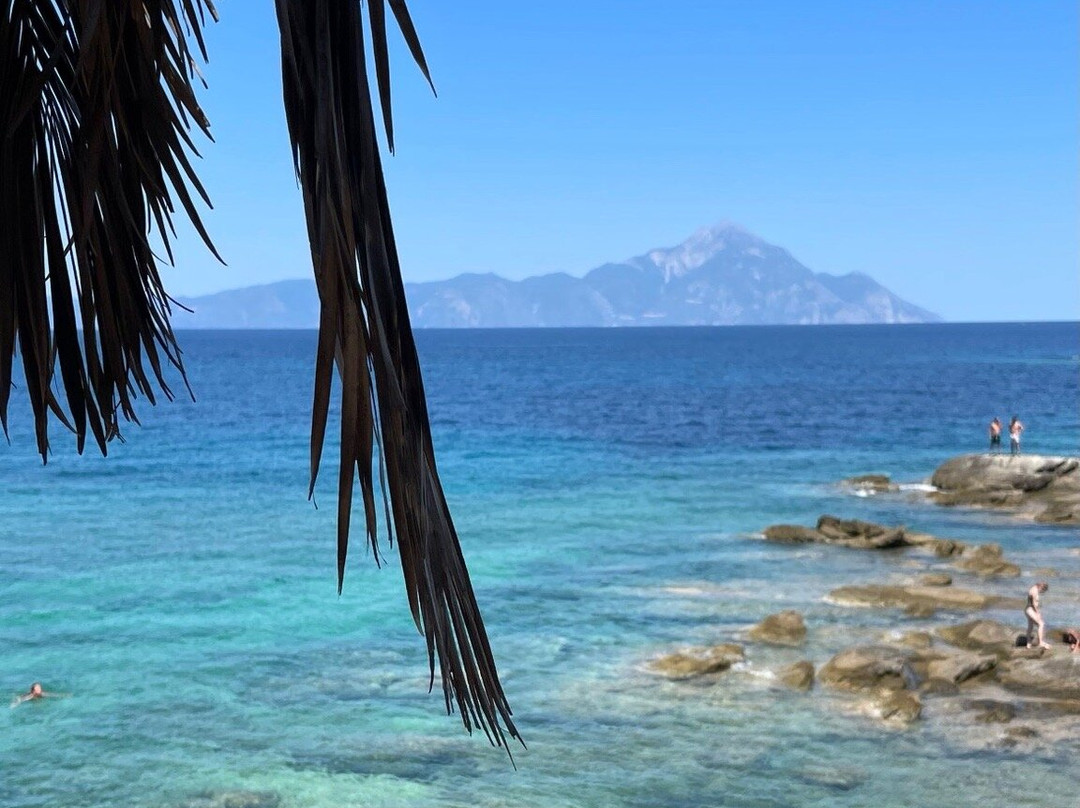 Kriartisi Beach-Kalamitsi必去景点