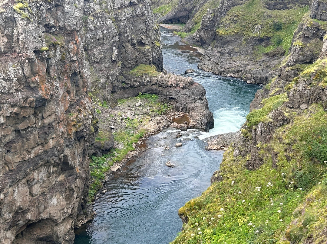 Kolugljufur Waterfall-华姆斯唐吉必去景点