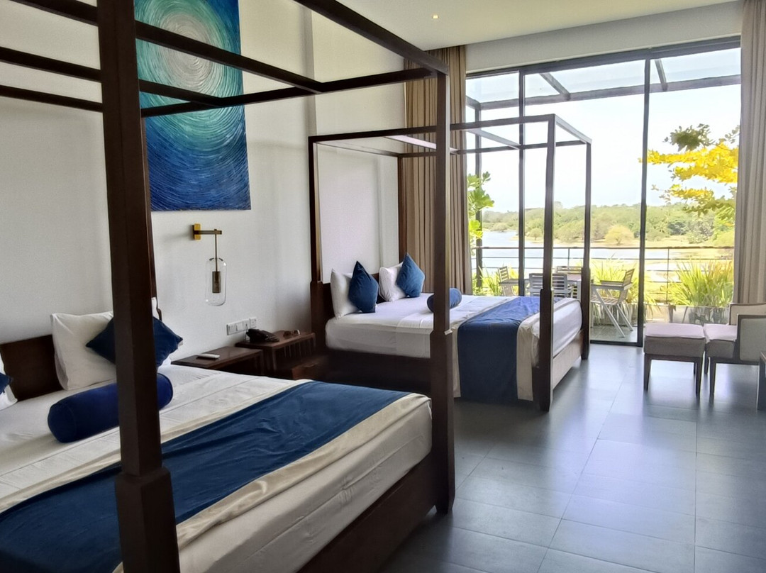 The Lake Forest Hotel主图