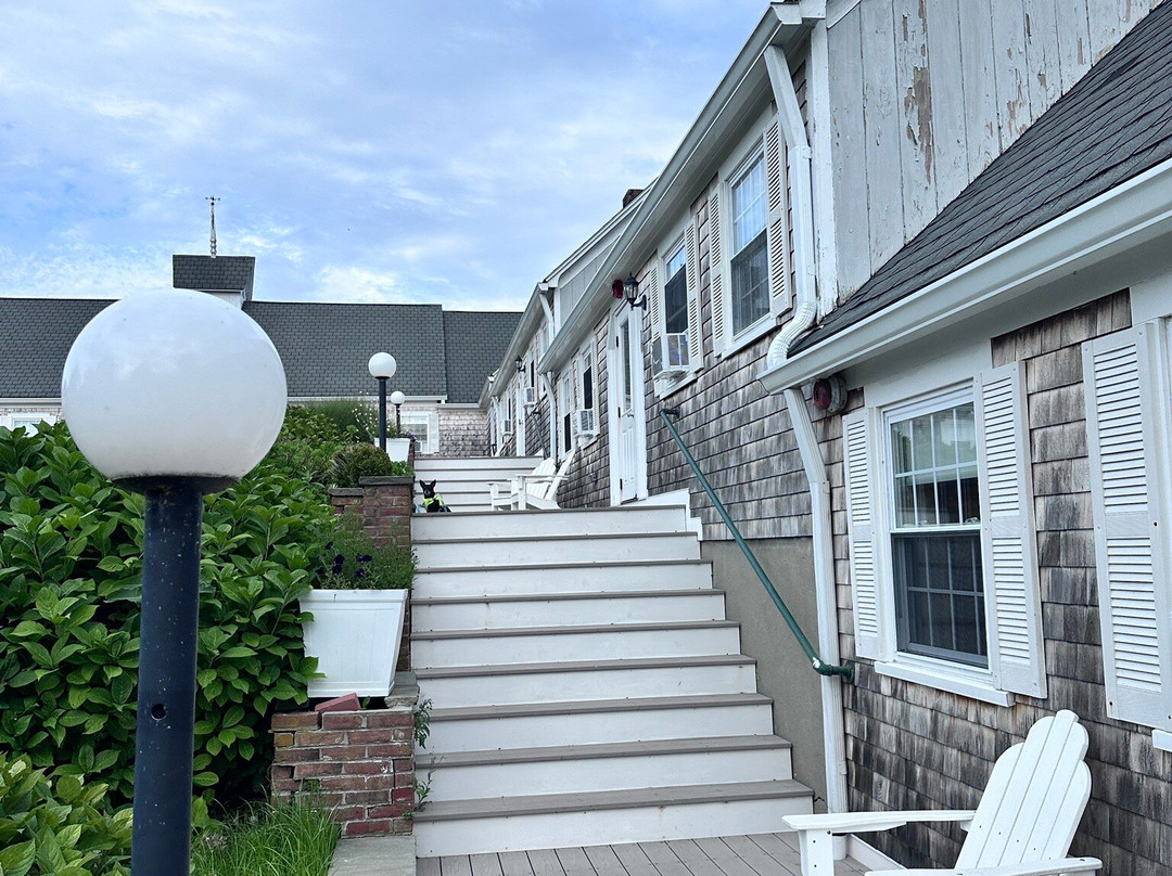 The Coonamessett主图