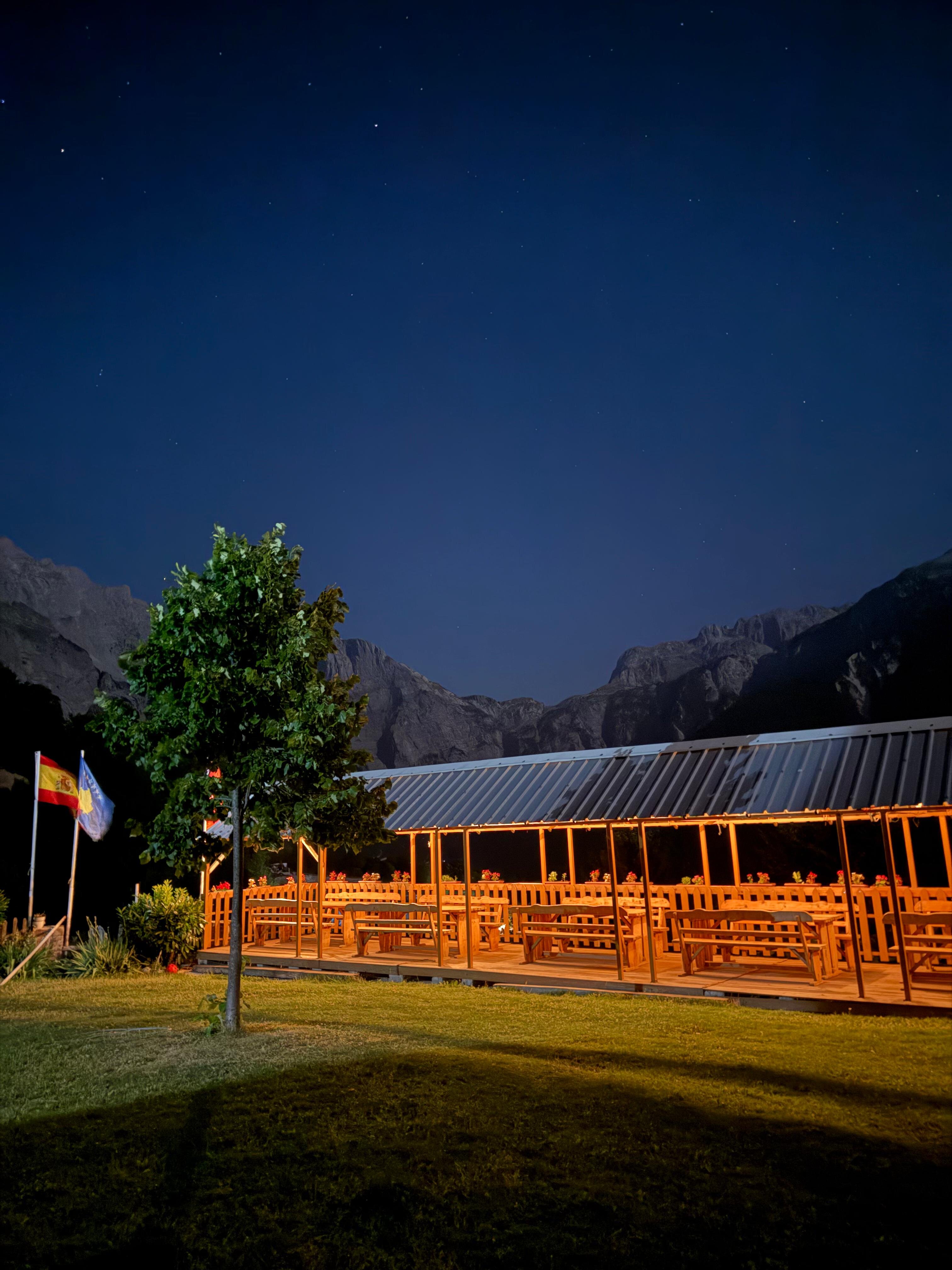 Vellezrit Guri Restaurant/Hotel-浴室