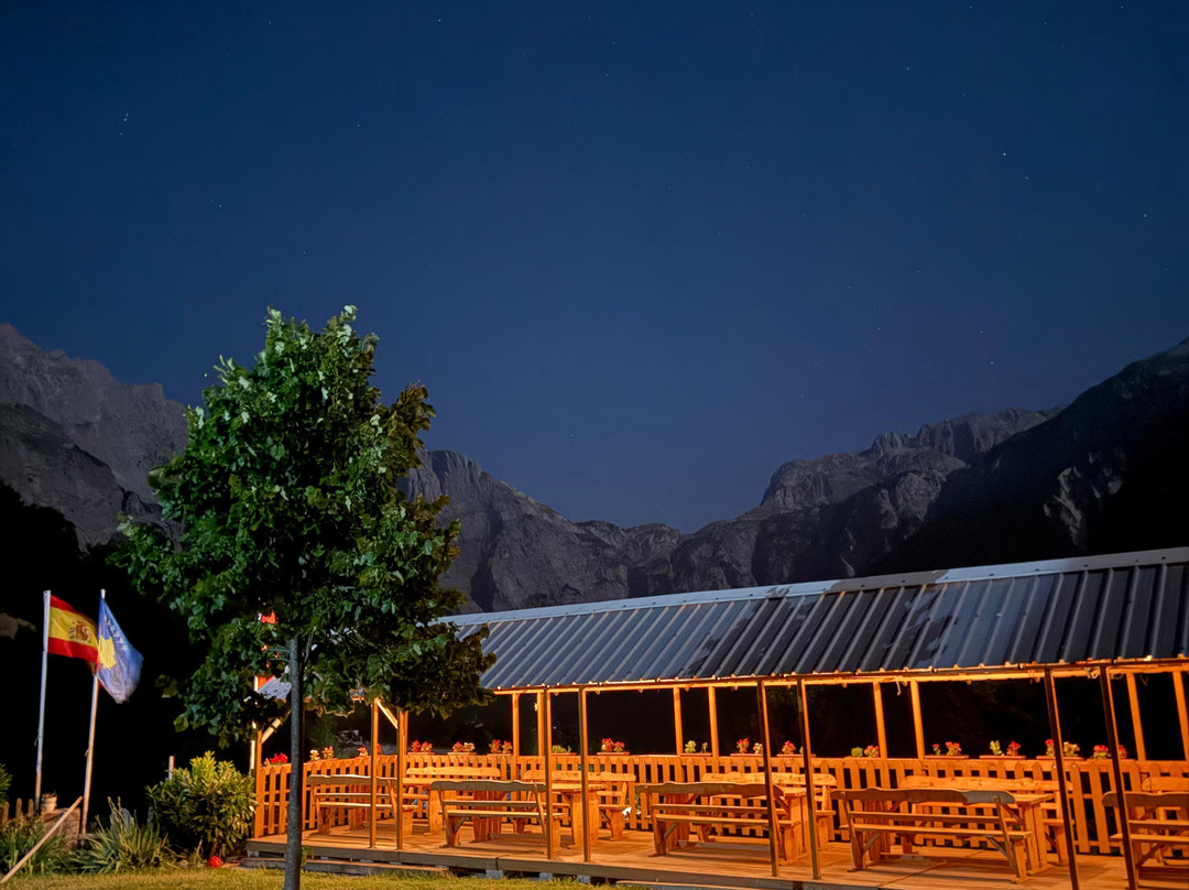 Vellezrit Guri Restaurant/Hotel主图