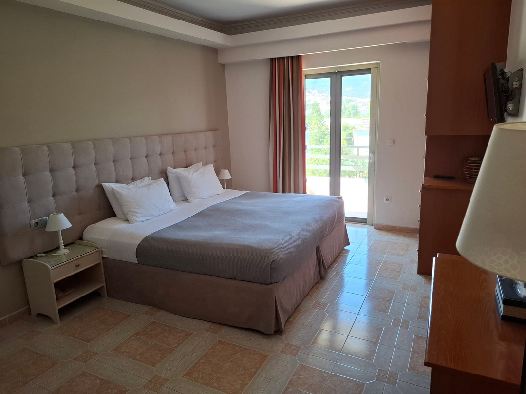 Saga Hotel Studios & Apartments主图