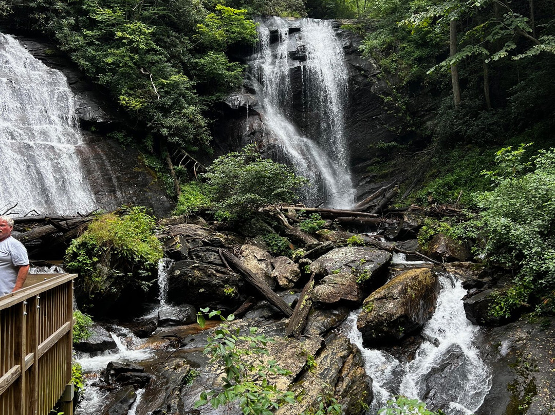 Anna Ruby Falls-海伦必去景点