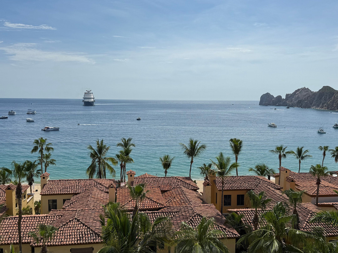 Hacienda Beach Club & Residences主图