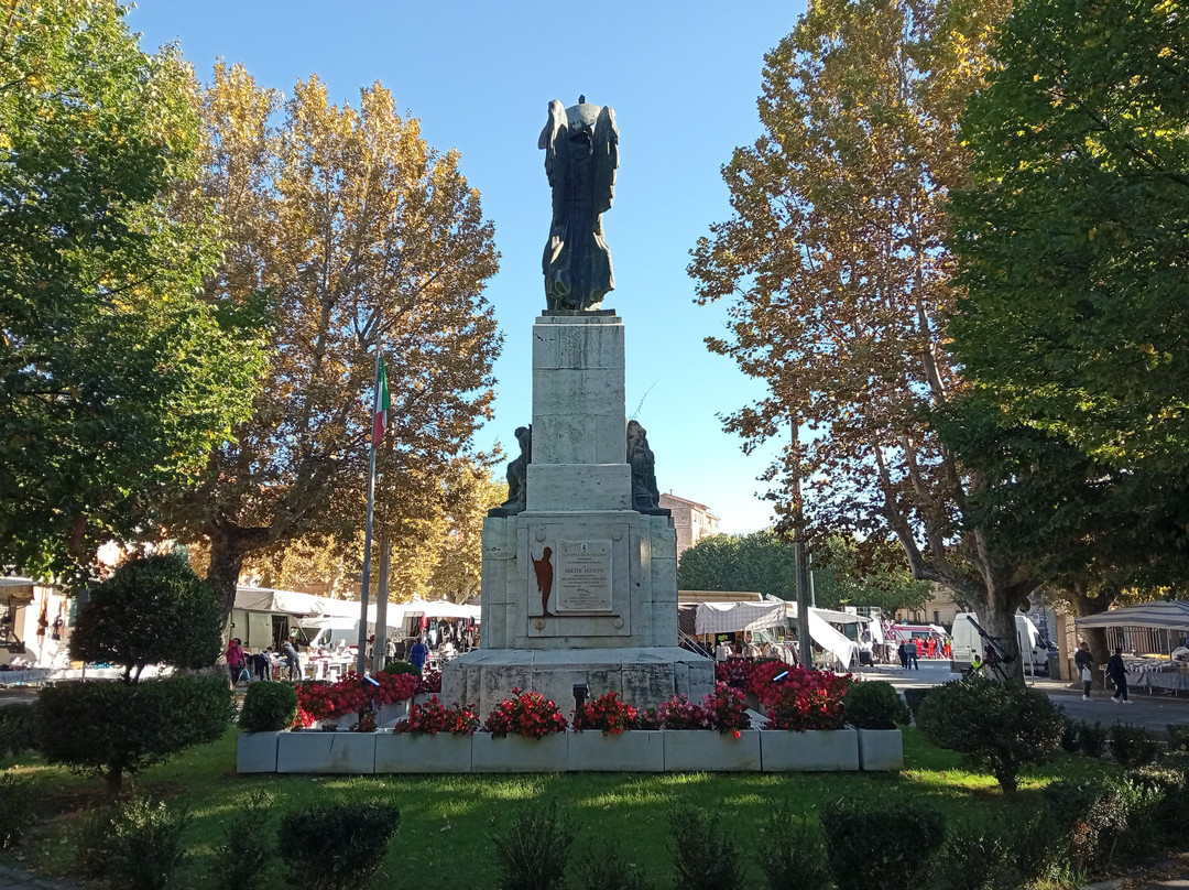 Monumento ai Caduti Delle Due Guerre Avezzano-Avezzano必去景点
