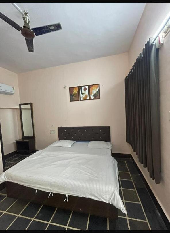 Hotel Vallabh Darshan