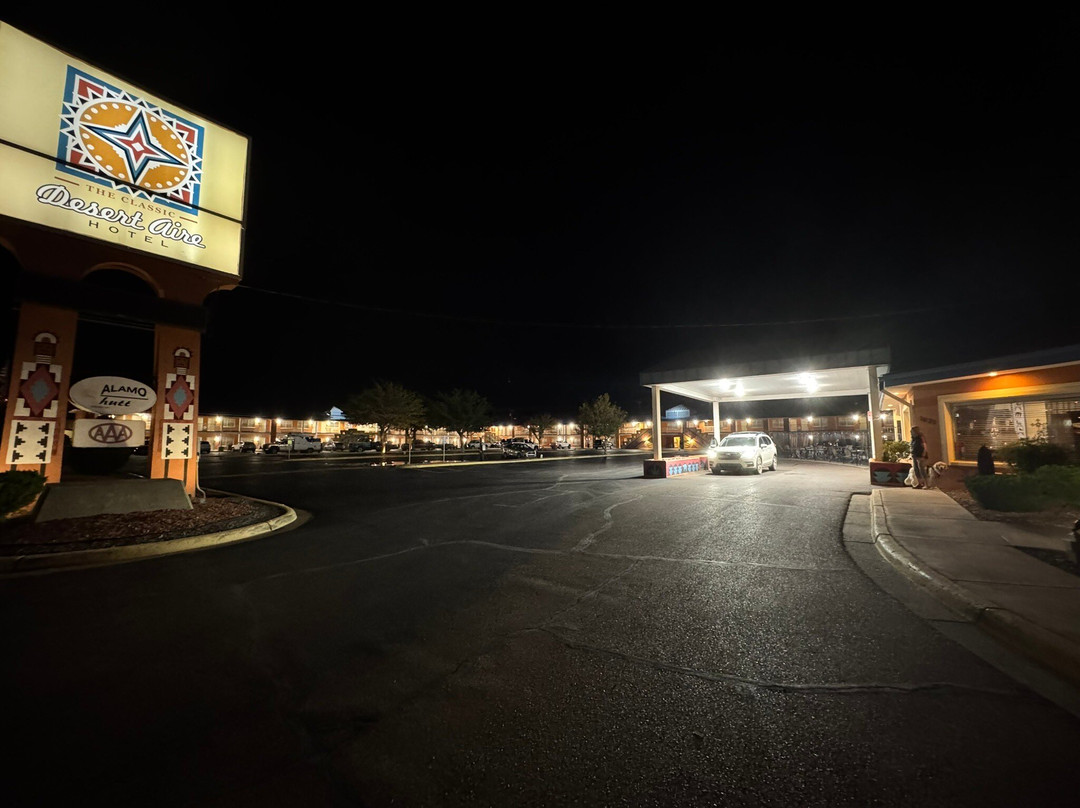 The Classic Desert Aire Hotel主图