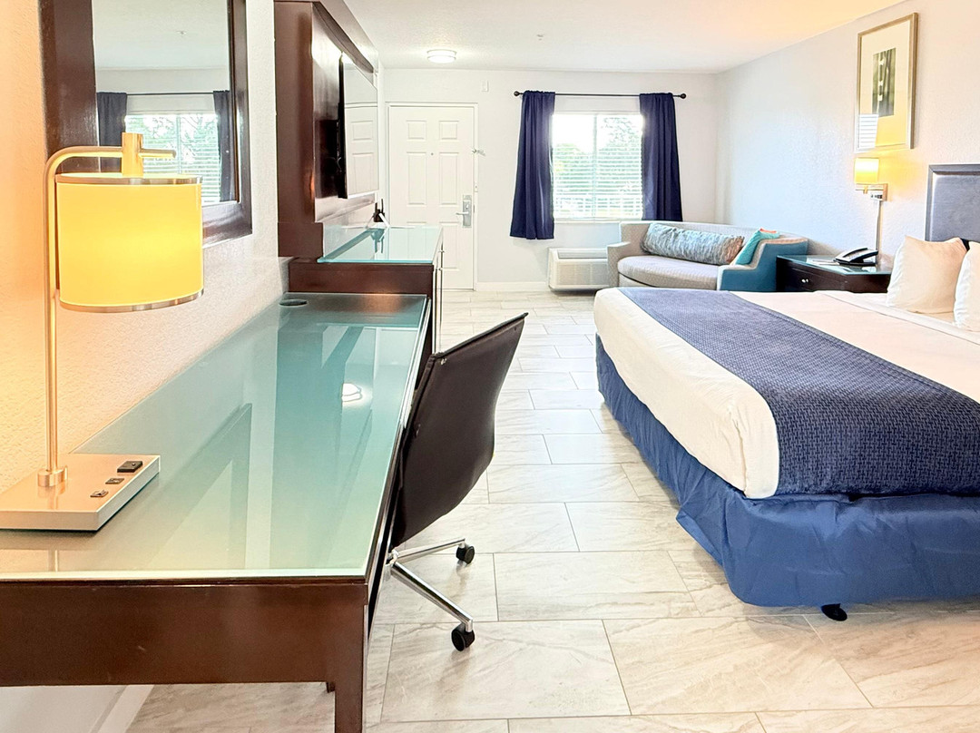 Lantern Inn & Suites主图