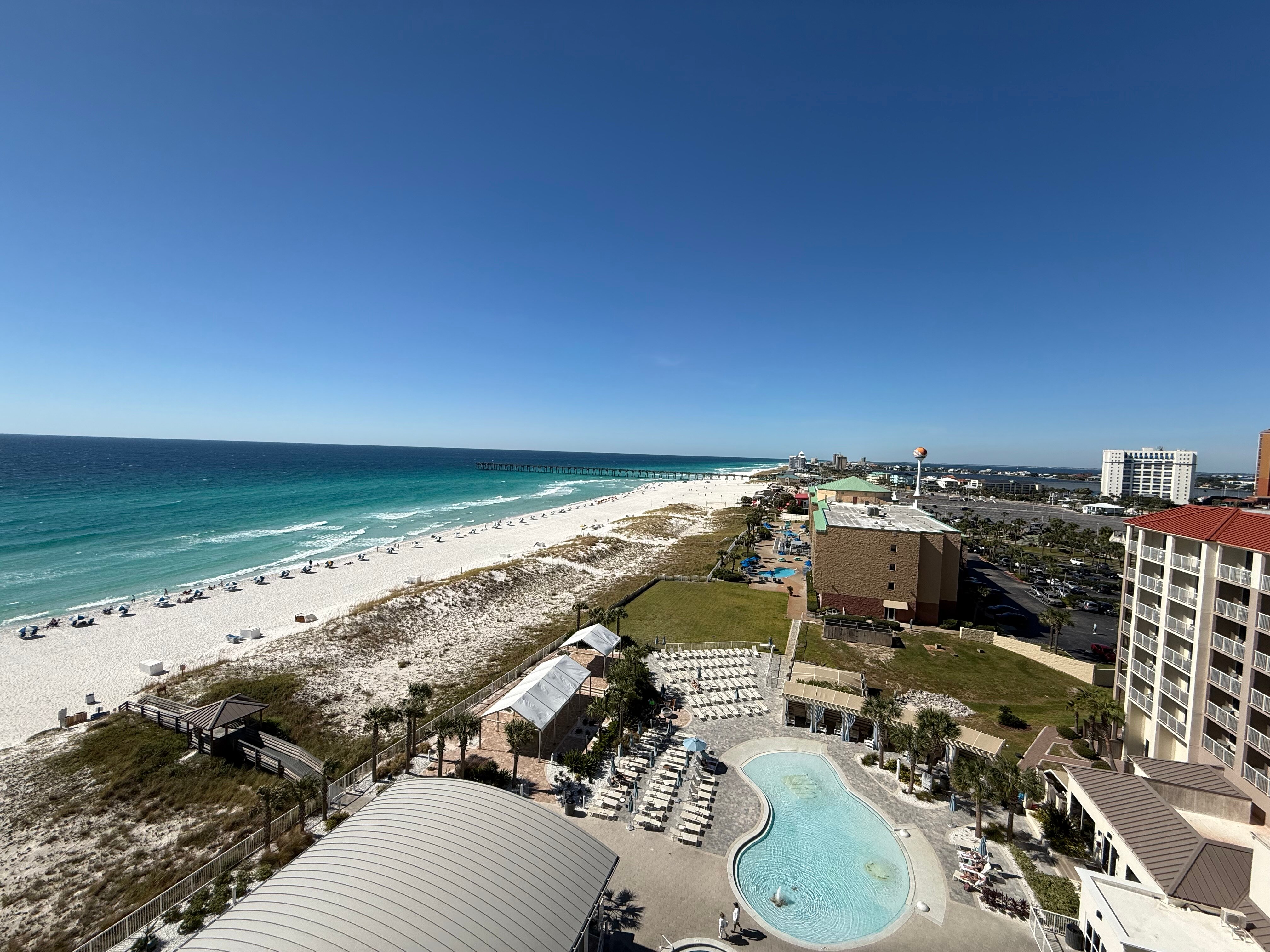 彭萨克拉海滩海湾湾畔希尔顿酒店-酒店景观