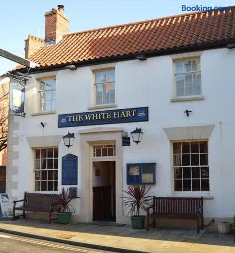 The White Hart主图