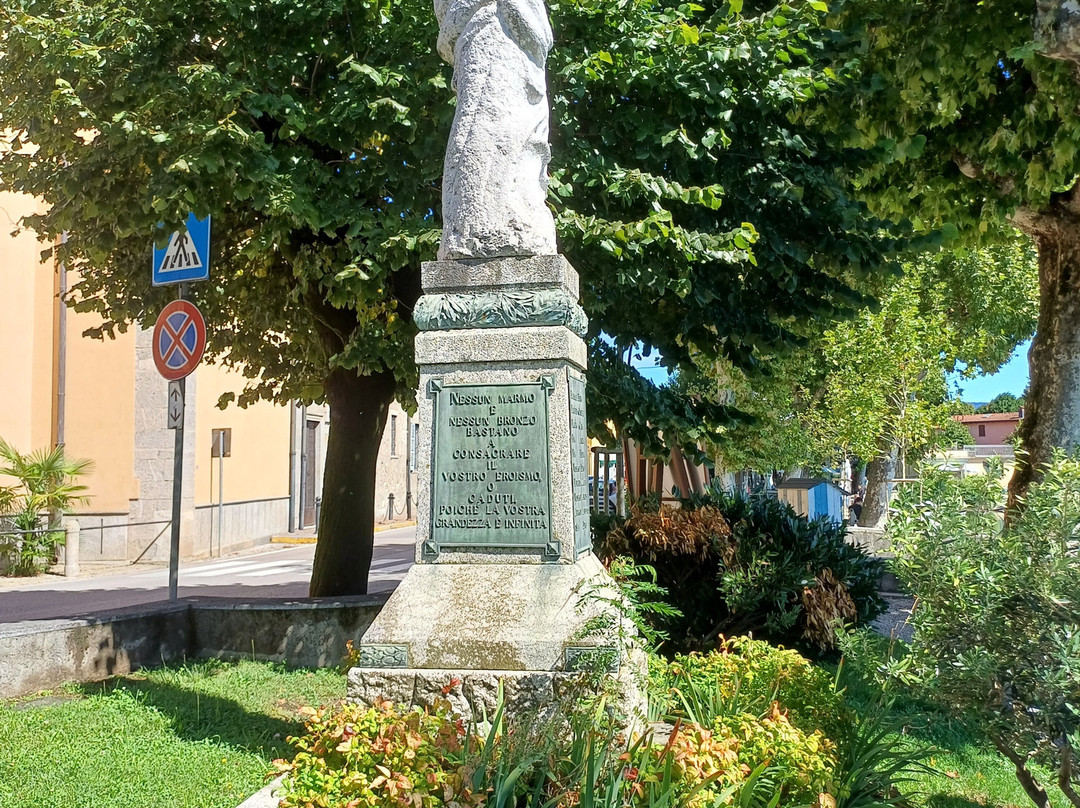 Monumento ai caduti-Pusiano必去景点