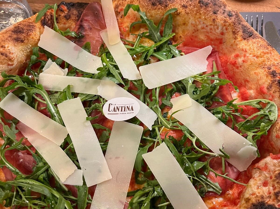 LaCantina Pizzeria