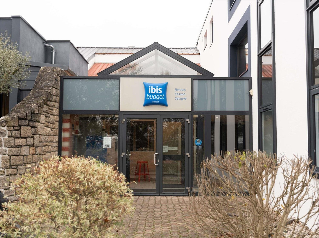 瑟松赛维涅酒店住宿-雷恩塞松伊特普酒店