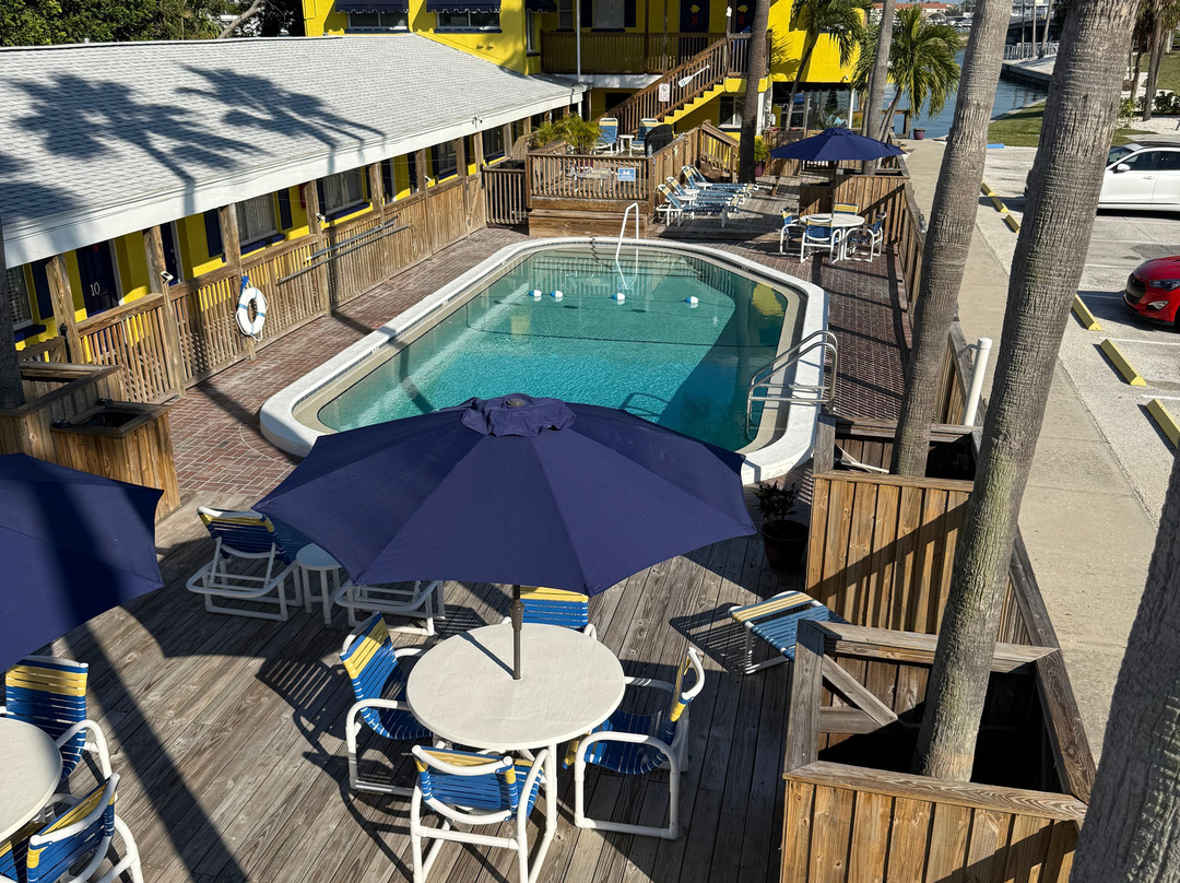 Barefoot Bay Resort and Marina主图