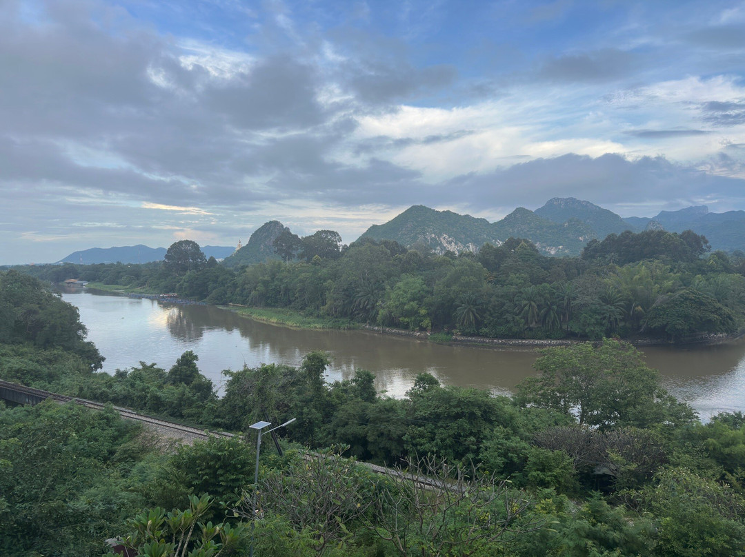 Charlie Connection Travel & Tour-暖武里必去景点