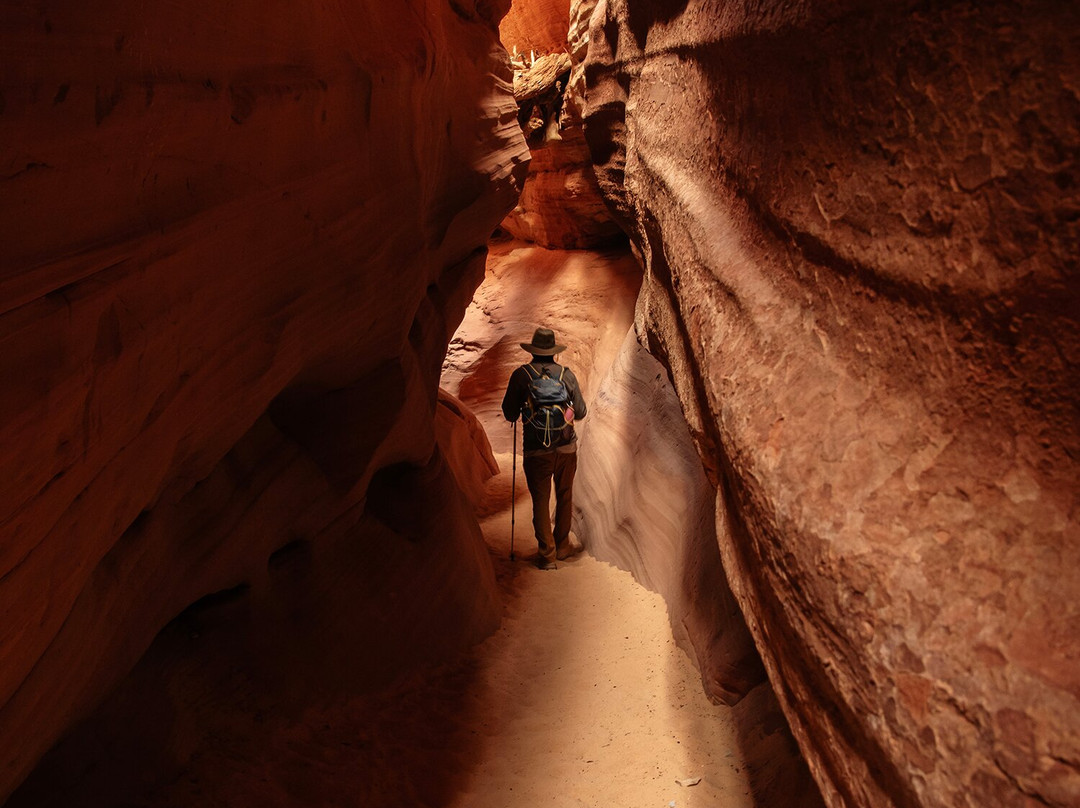 Peek-A-Boo Slot Canyon-卡纳布必去景点