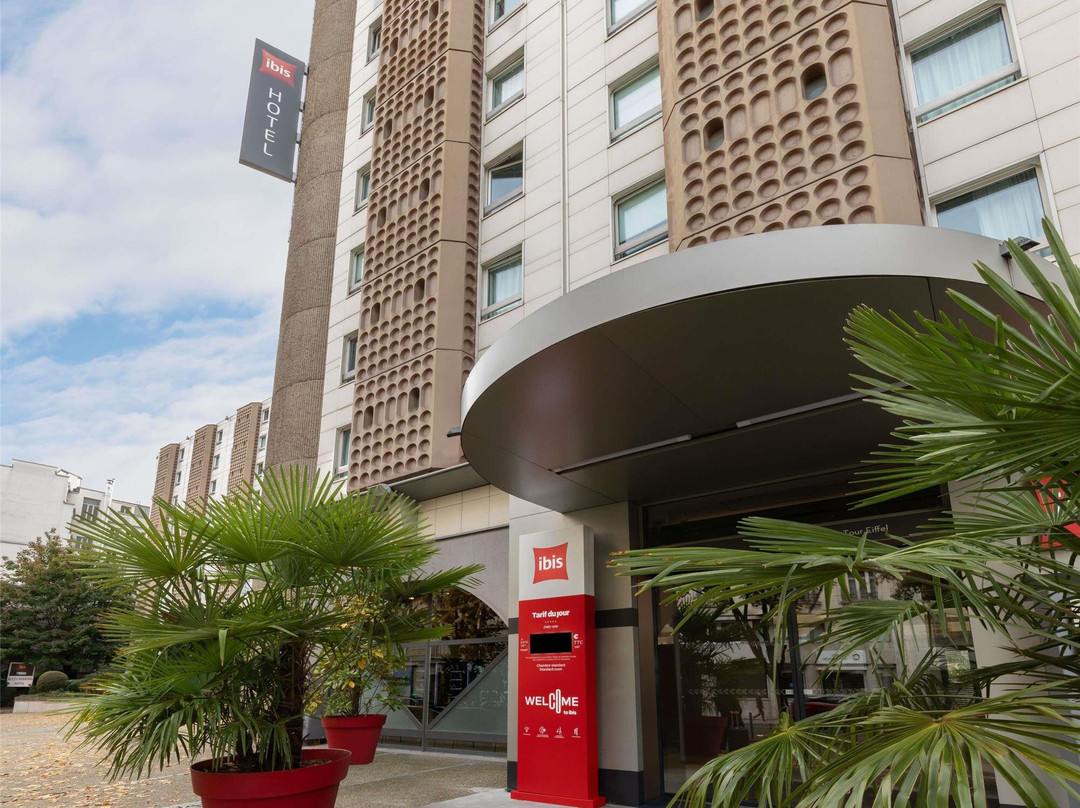 宜必斯埃菲尔铁塔酒店主图