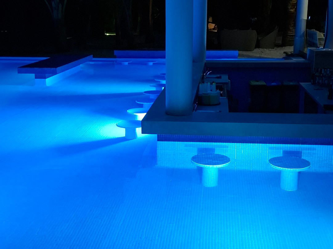 Paradise Pool Bar-Gadifuri必去景点